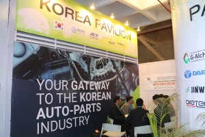 2016  Wevio India (New Delhi) - Green Car - Auto Expo (270)